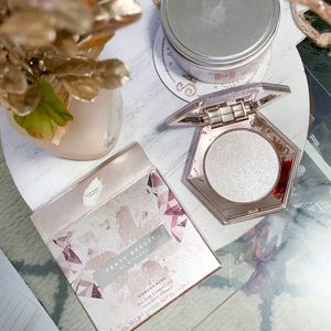 NIB FENTY BEAUTY Diamond Bomb How many carats?